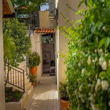 Luciana - Five-bedroom With Two Pools And Center Villa Mlini