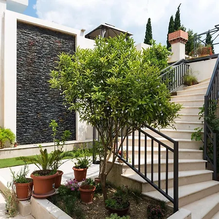 Luciana - Five-bedroom With Two Pools And Center Villa Mlini