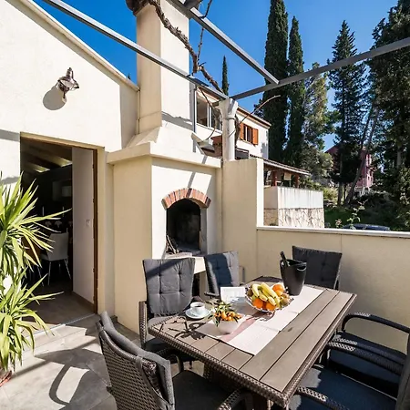 Luciana - Five-bedroom With Two Pools And Center Villa *