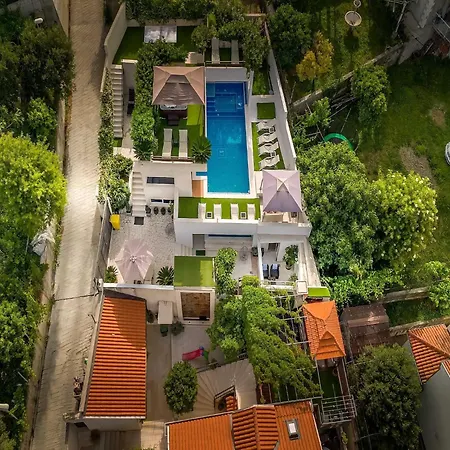 Luciana - Five-bedroom With Two Pools And Center * Mlini