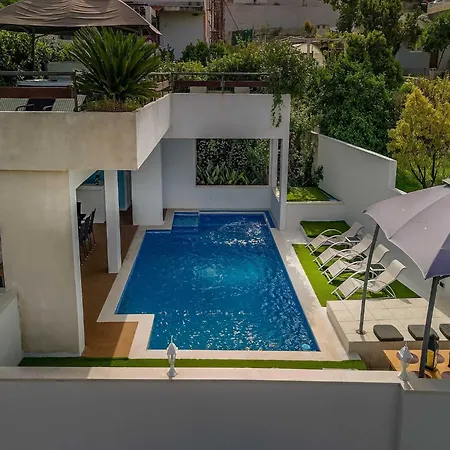 Villa Luciana - Five-bedroom With Two Pools And Center Mlini